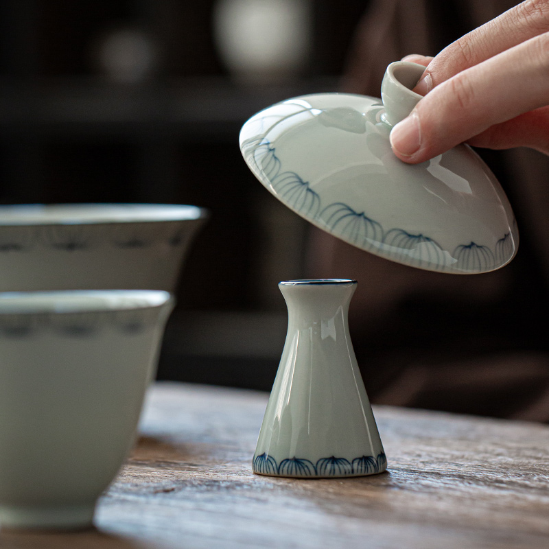 Jingdezhen ceramic antique hand - made mini blue floret bottle rich ancient frame furnishing articles flower creative household act the role ofing is tasted