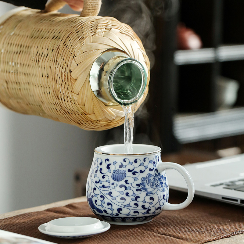 Blue and white porcelain filtering cup office cup with cover keller gifts customized individual cup cup tea cups