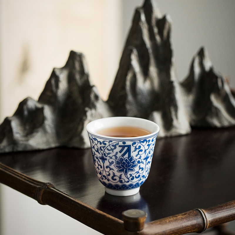 Jingdezhen ceramic teacups hand - made porcelain sample tea cup kung fu tea tea master cup tea cup single CPU