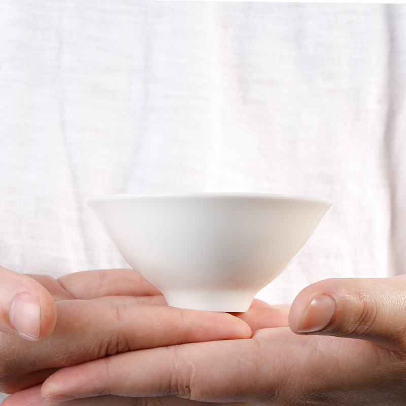 White jade porcelain porcelain meet each other at the beginning of ceramic cup high - grade White porcelain single CPU hand with silver fish sample tea cup preserve one 's health