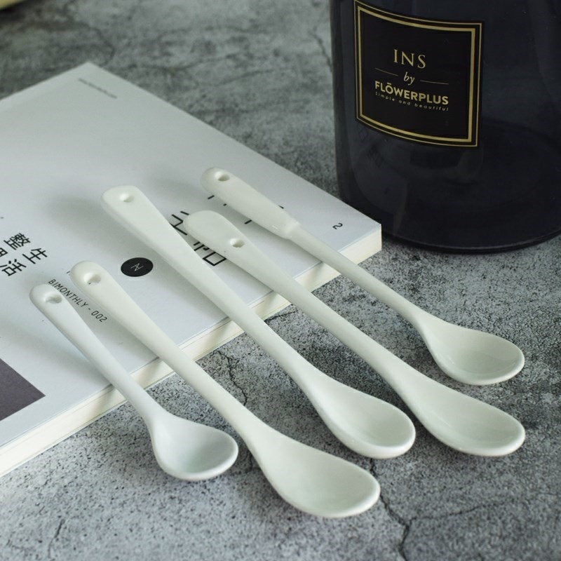 Kitchen ceramic creative small spoon, prevent slippery little salt seasoning seasonings short white spoon run small home