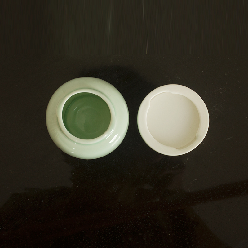 To DE new rotating liquid paste in cream bottle sealed tank small tea pot porcelain ceramic tea pot