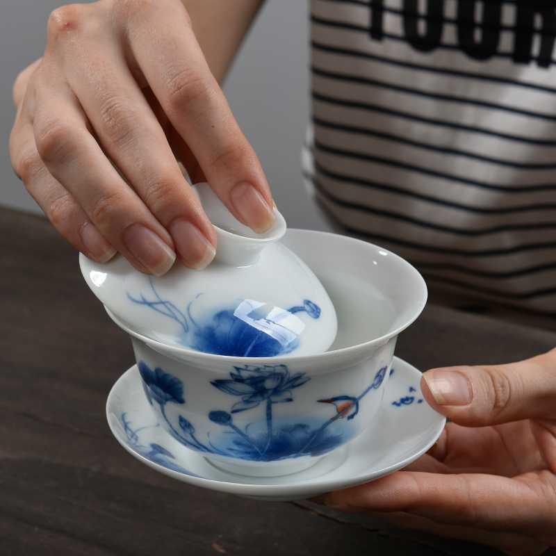 Blue and white porcelain tureen large tea cups for ceramic kung fu tea set three to a cup of tea to use hand grasp the teapot