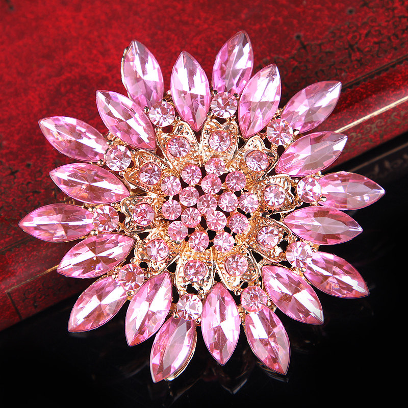 2016新款民族风百搭水晶中国红太阳花朵胸针名媛胸花别针包邮_5折现价