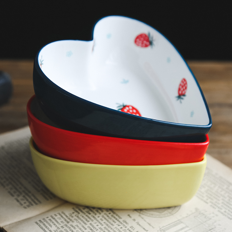 Move contracted creative hand - made ceramic strawberry girl heart lace to use pudding dessert fruit salad bowl bowl of northern Europe