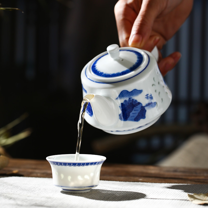 Jingdezhen blue and white lid official hand - made ceramic bowl plate of kung fu tea cups suit white porcelain household gifts