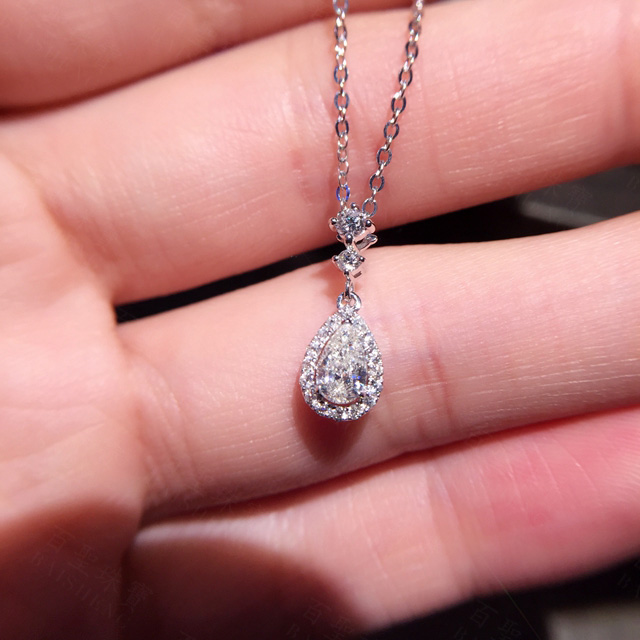 百圣珠宝 18k白金30分水滴形钻石吊坠时尚群镶钻石项链女士锁骨链_7折