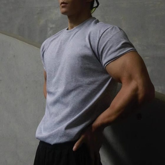 Short-sleeved T-shirt for men's sports cuffs to show big summer American cotton casual training running fitness suit loose
Short-sleeved T-shirt for men's sports cuffs to show big summer American cotton casual training running fitness suit loose