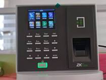 Entropy-based central control F2S fingerprint password attendance access control all-in-one machine with network U disc Download customizable IDIC swipe