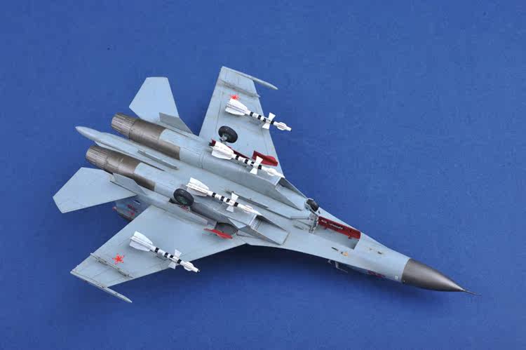 小号手拼装模型 1/72苏-27战斗机 空中手术刀事件36号机 01661