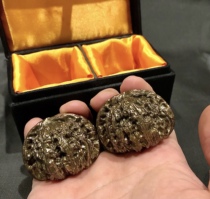 IKKI: Wen playing series walnut-white lion head green (purple) bronze solid finish