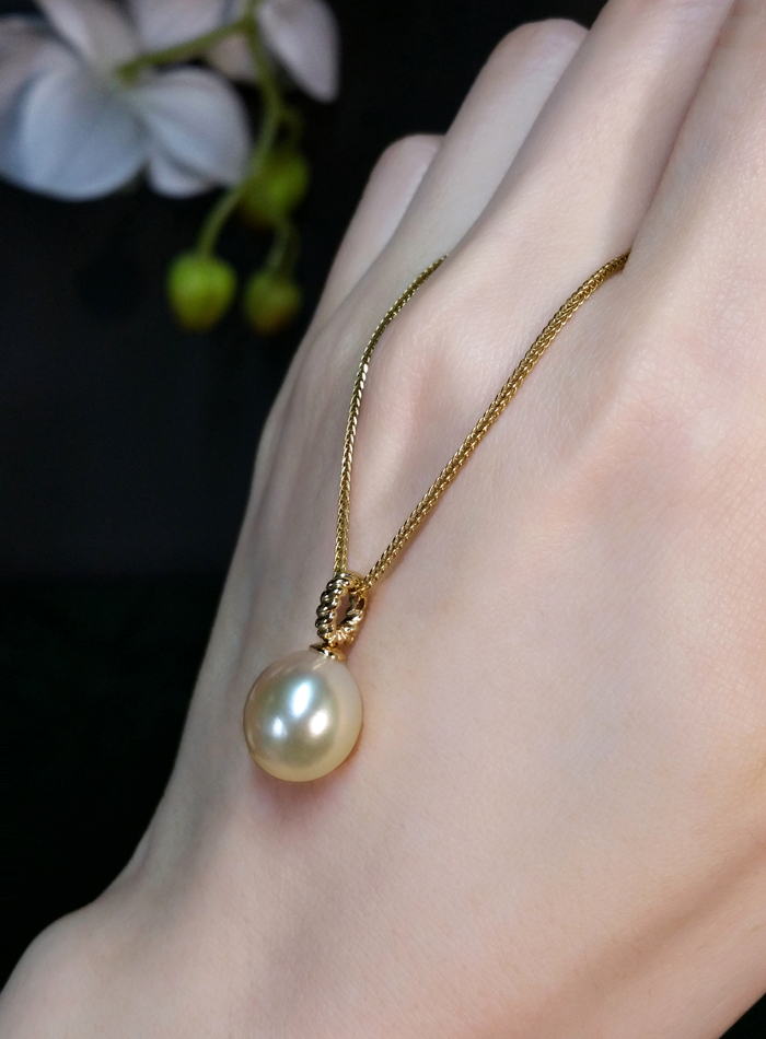 南洋干枯玫瑰水滴椭圆10/11mm海水珍珠18k金吊坠