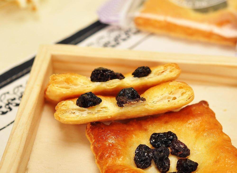 日本进口 三立平家葡萄派夹心饼干195g 千层酥饼 提子馅饼小吃