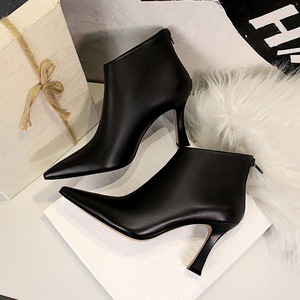 6889-1 in Europe and the new winter boots fashion contracted wind thick with high with sexy show thin pointed nightclub