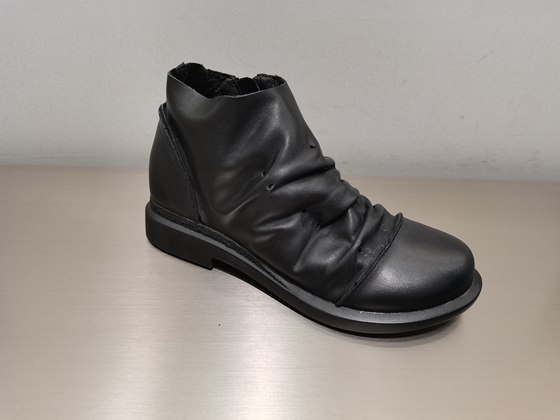 2025 autumn new genuine leather women's shoes flat short boots fashionable and versatile Martin boots British style retro fashion boots
2025 autumn new genuine leather women's shoes flat short boots fashionable and versatile Martin boots British style retro fashion boots