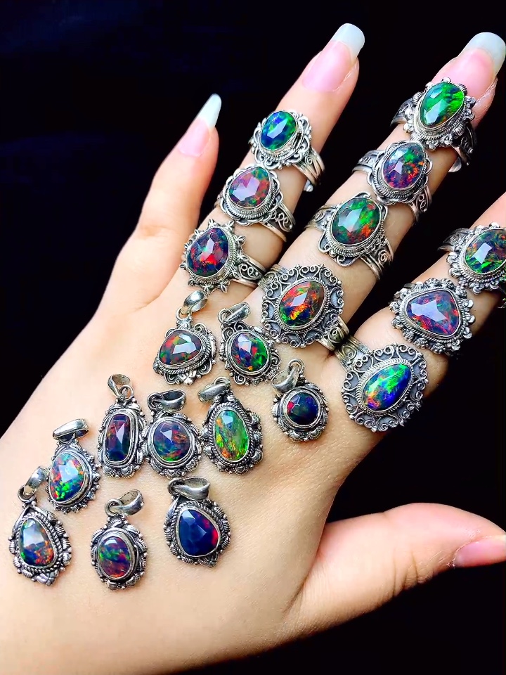 用对饰品搭配法则、生计穿搭瞬间有环境感✨