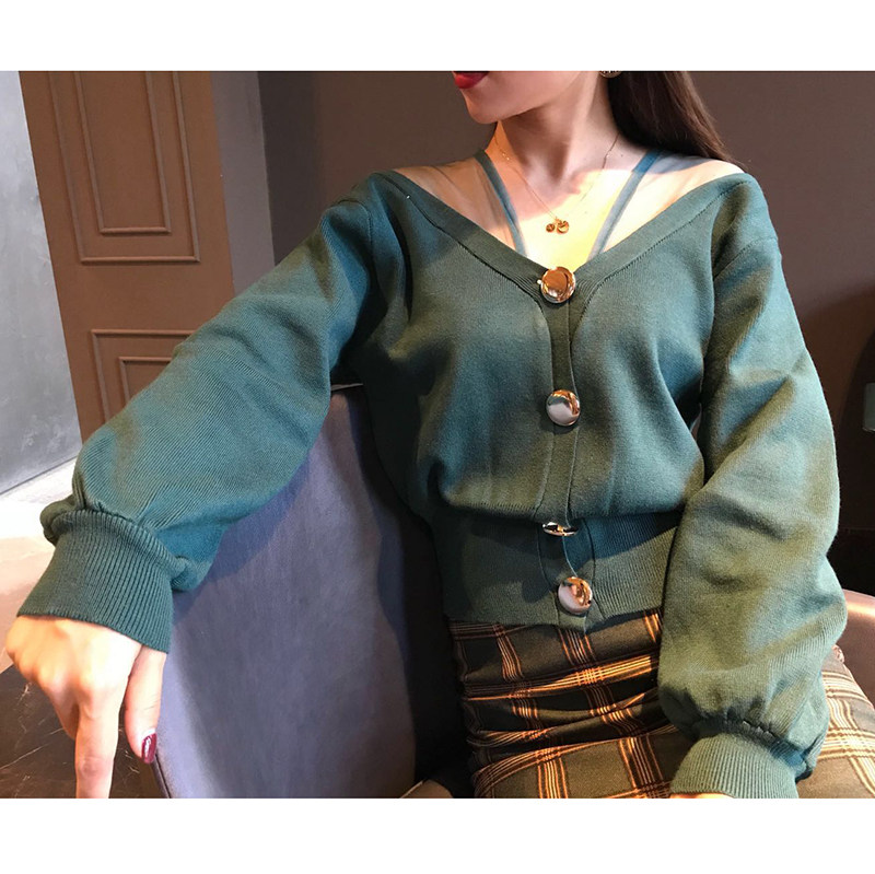 2018年冬季通勤纽扣纽扣v领长袖女装_网批女装_服装货源批发网