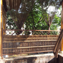 Handmade black bamboo purple bamboo fence villa garden fence Japanese courtyard decoration bamboo wall bamboo fence solid wood partition