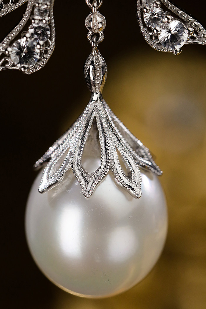 在佳古董珠宝感蕾丝蝴蝶结设计椭圆大白珍珠吊坠胸针18k金女