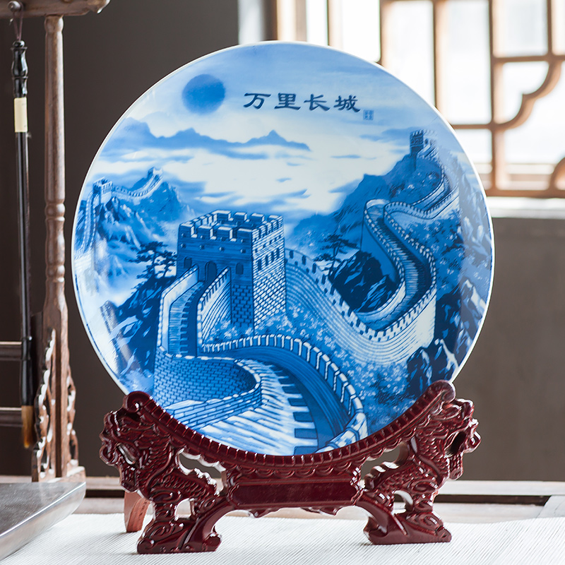 Jingdezhen ceramics furnishing articles hang dish handicraft, the Great Wall wine blue - and - white decoration home decoration plate