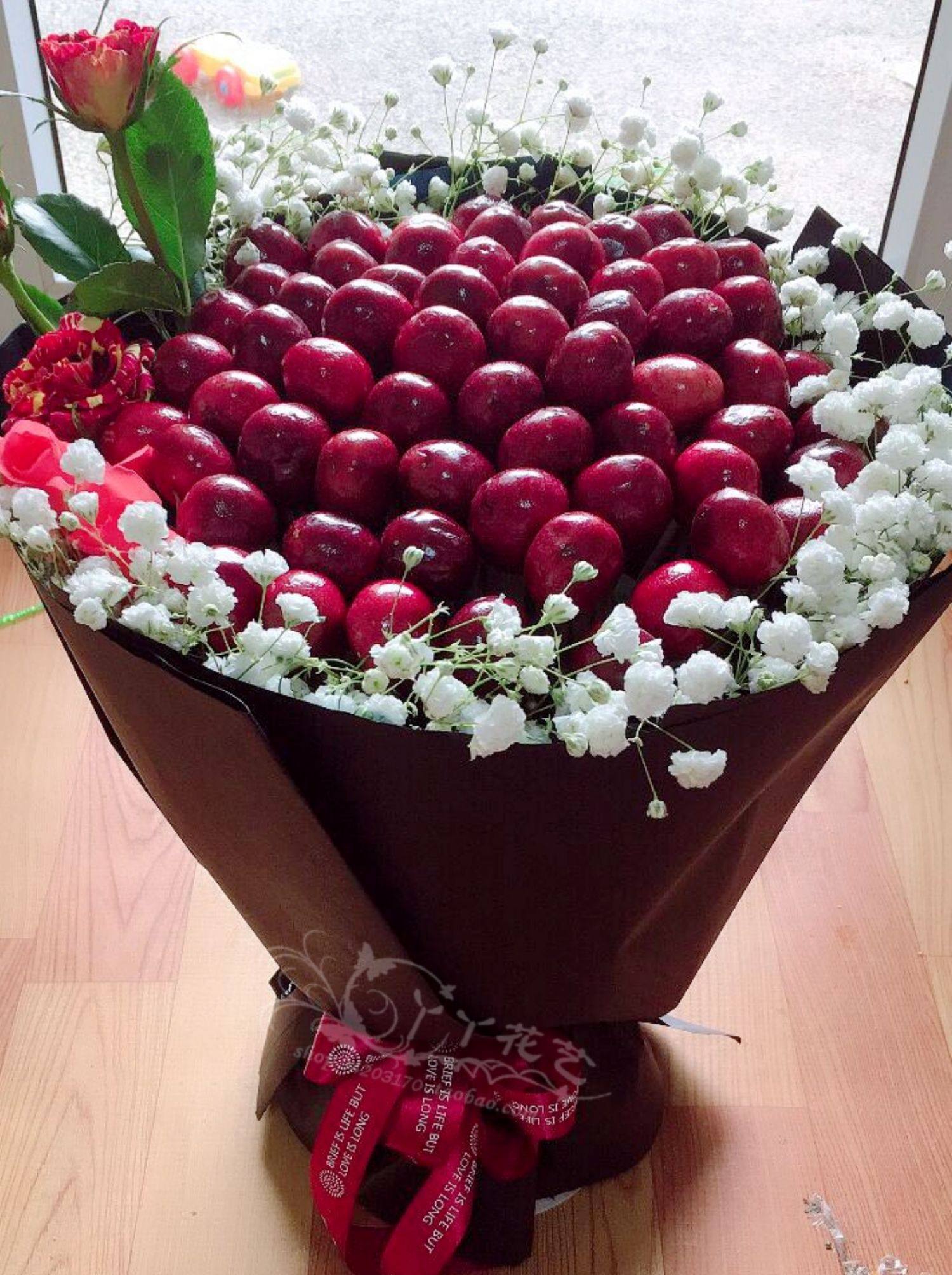 济南鲜花同城鲜花速递草莓车厘子花束礼盒创意水果送朋友生日祝福