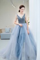 2021 new heavy handmade evening dress gray blue deep V-neck bridal toast dress socialite noble thin banquet dress