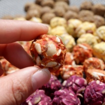 Huangshan Golden Flower Snow squirrel Hamster Golden Flower branches Goat milk molar snacks Nut meatballs Whole grain ball pine hazelnuts