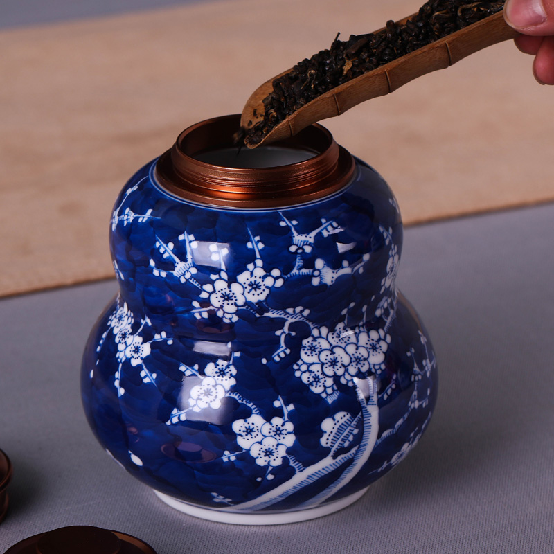Jingdezhen ceramic tea pot small portable sealed porcelain POTS caddy fixings household storage tanks