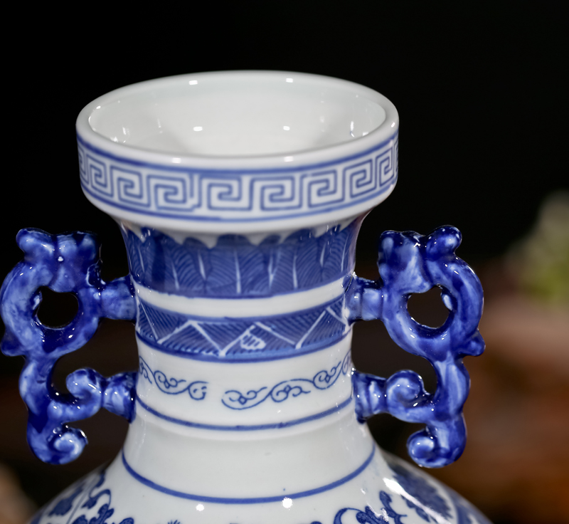 Blue and white vase of jingdezhen ceramics sitting room place Chinese antique jewelry I and contracted household bedroom