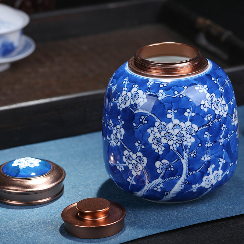 Jingdezhen ceramic blue and white name plum flower tea caddy fixings hand - made canners seal half jins of household