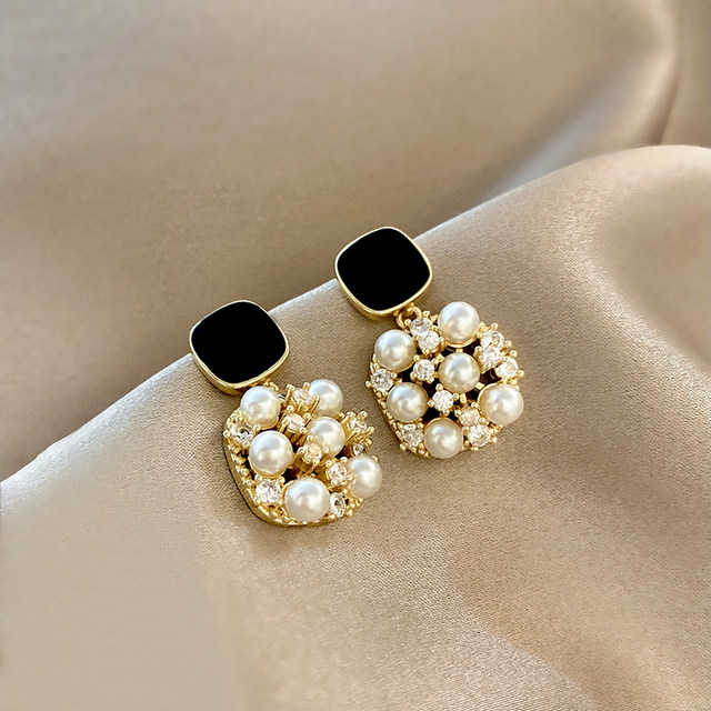 Square pearl zircon earrings female summer temperament personality fashion earrings 2022 new net red popular earrings female Square pearl zircon earrings female summer temperament personality fashion earrings 2022 new net red popular earrings female