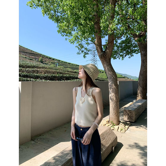 BBen Cold and Silent Flower Knitted Vest Women's 2025 Summer New Sleeveless Sweet Underwear Top
BBen Cold and Silent Flower Knitted Vest Women's 2025 Summer New Sleeveless Sweet Underwear Top