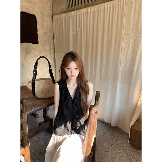 BBen Summer Audrey Black Lace Spliced Exquisite Sleeveless Shirt French High-end Top Summer New Style
BBen Summer Audrey Black Lace Spliced Exquisite Sleeveless Shirt French High-end Top Summer New Style