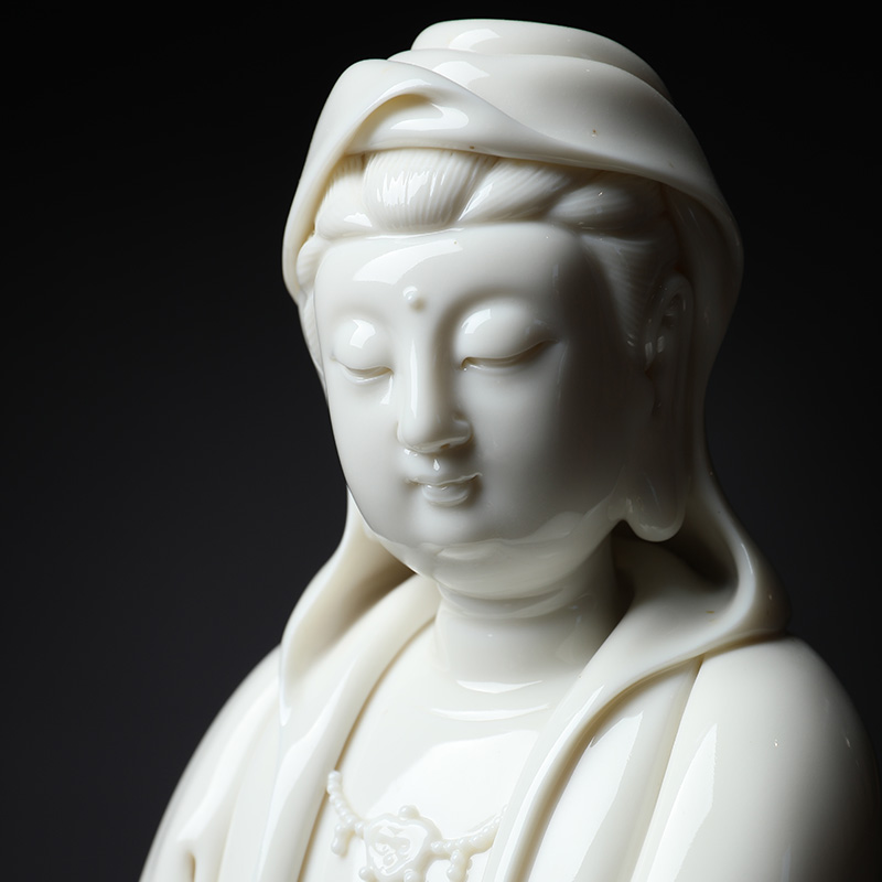 Yutang dai dehua white porcelain zhi - yong wu statues of Buddha enshrined that occupy the home furnishing articles 18 inches beads of kannon vertical load