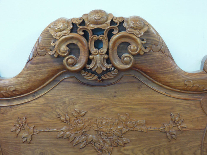 中心龙首页 >> 喜洋洋木雕 >> 双人床洋花雕花大床东阳红木家具实木床