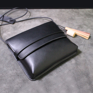 纯牛皮单肩斜挎小方包