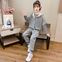 Girls autumn suit 2022 new middle-aged and older childrens spring and autumn Korean version of childrens sports girls foreign style three-piece suit