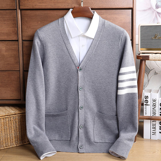Fashionable and atmospheric autumn and winter new knitted cardigan men's business casual warm comfortable and handsome versatile sweater Hezudin
Fashionable and atmospheric autumn and winter new knitted cardigan men's business casual warm comfortable and handsome versatile sweater Hezudin