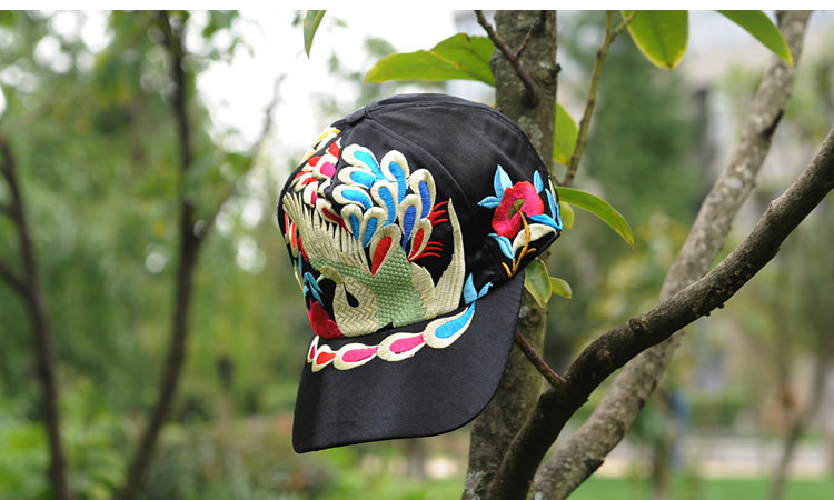 新款中国民族风棒球帽休闲孔雀刺绣花帽子潮女嘻哈旅游舞蹈情侣帽_7折