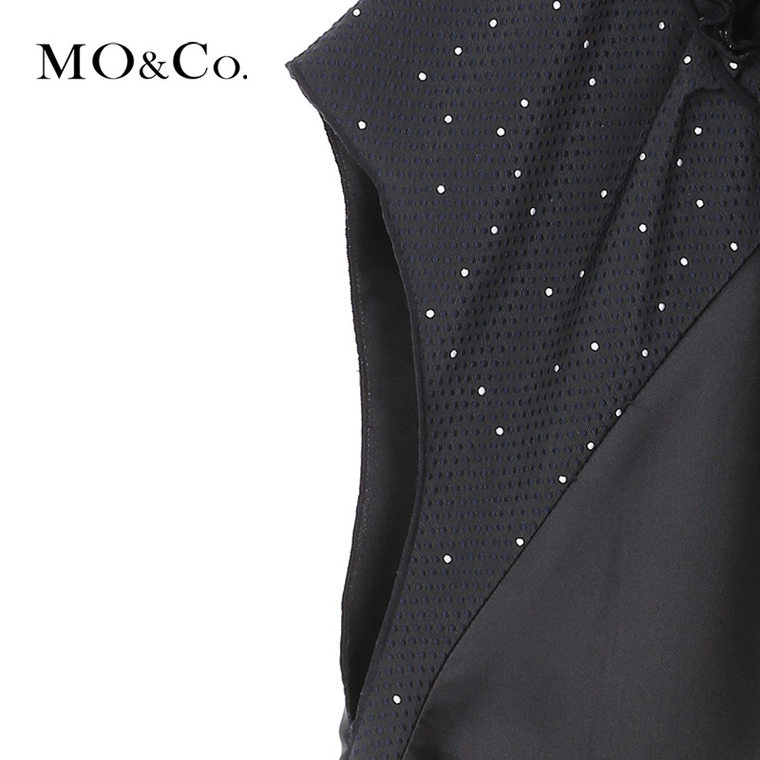MO&Co.秋装连衣裙无袖高领欧美波点抽绳拼接户外MA153SKT50moco