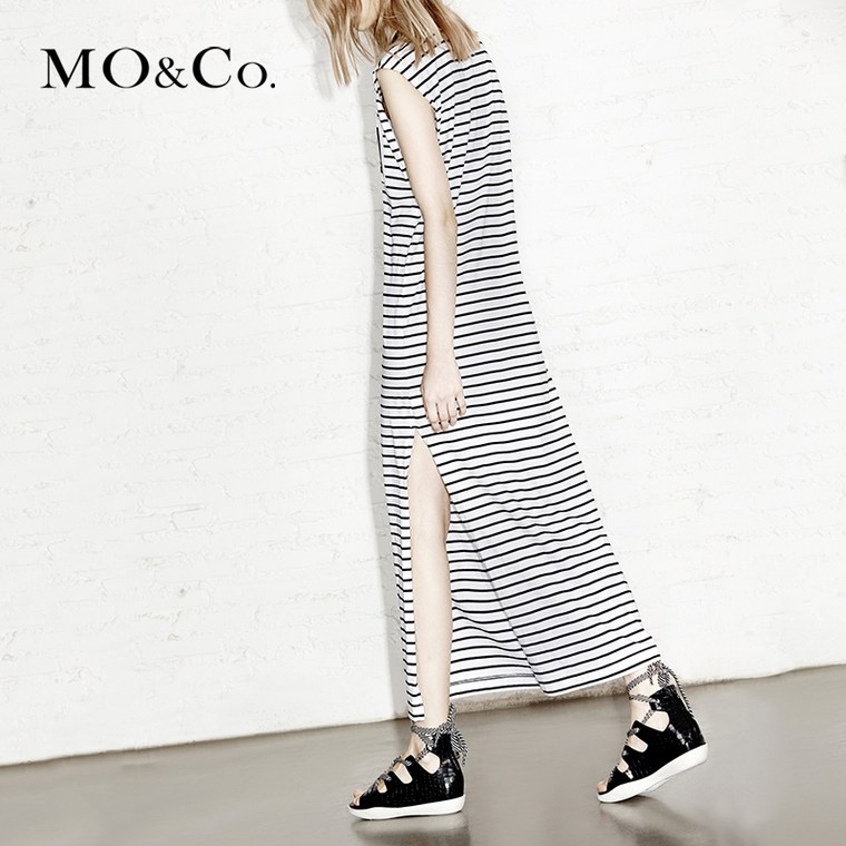MO&Co.连衣裙无袖圆领夏季纯棉字母条纹开叉中长裙MA152SKT27