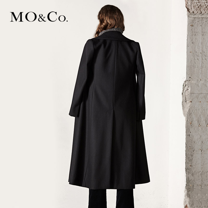 MO&Co.长线条大翻领错位喷漆纽扣A型毛呢大衣MA1631OVC01 moco产品展示图4