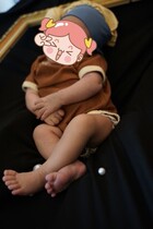 cos wear pearls of pearl earrings for young girls with headscarf hats 100 days old baby photos of newborn photography props