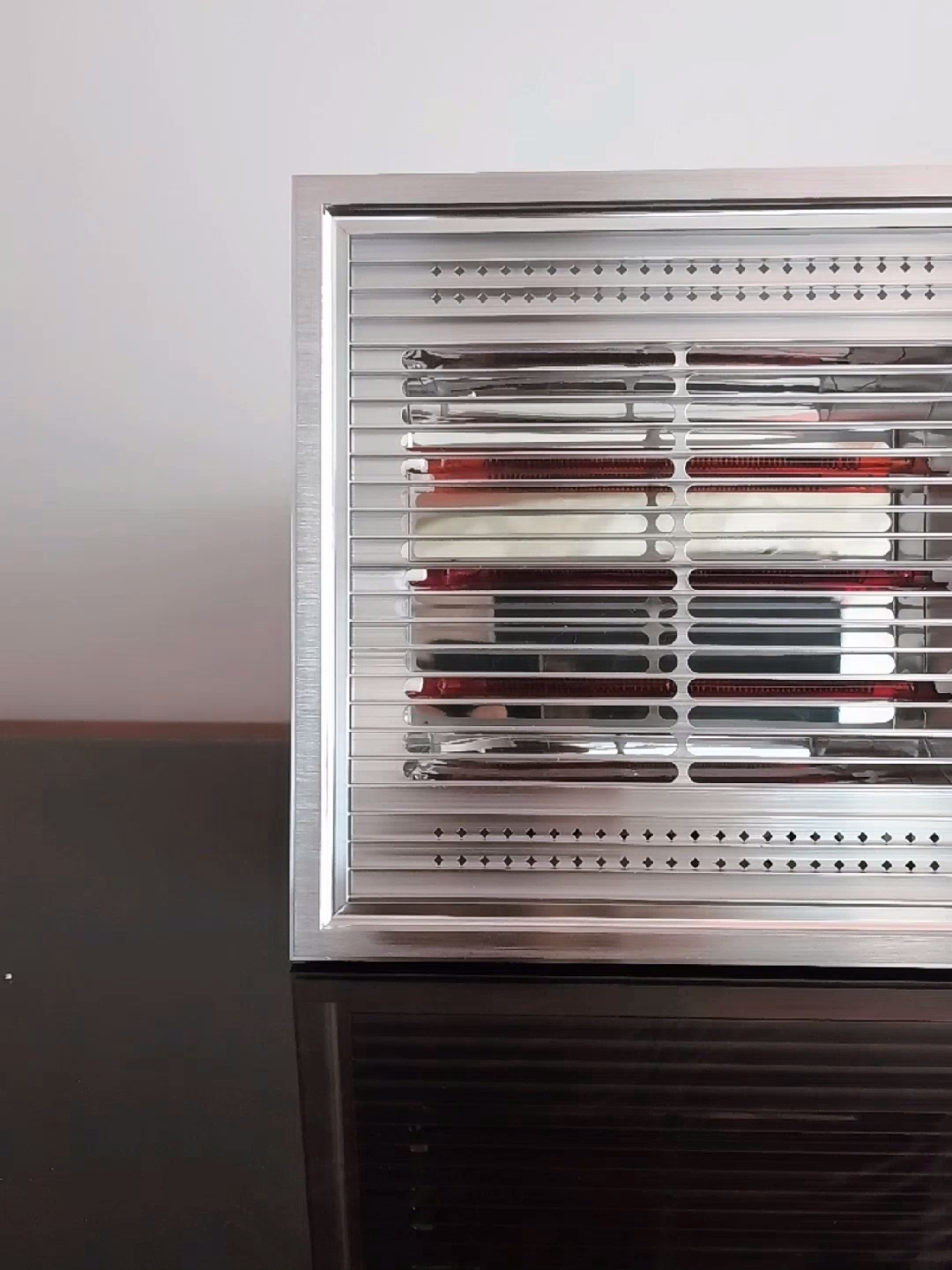 啥故越来越多家庭选择碳纤维浴霸。