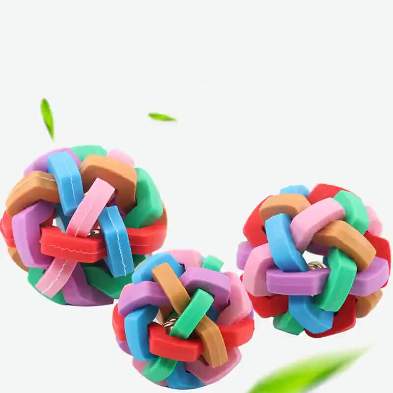 狗狗玩具 新款tpr材质发声编织磨牙球宠物抛掷发声玩具七彩铃铛球