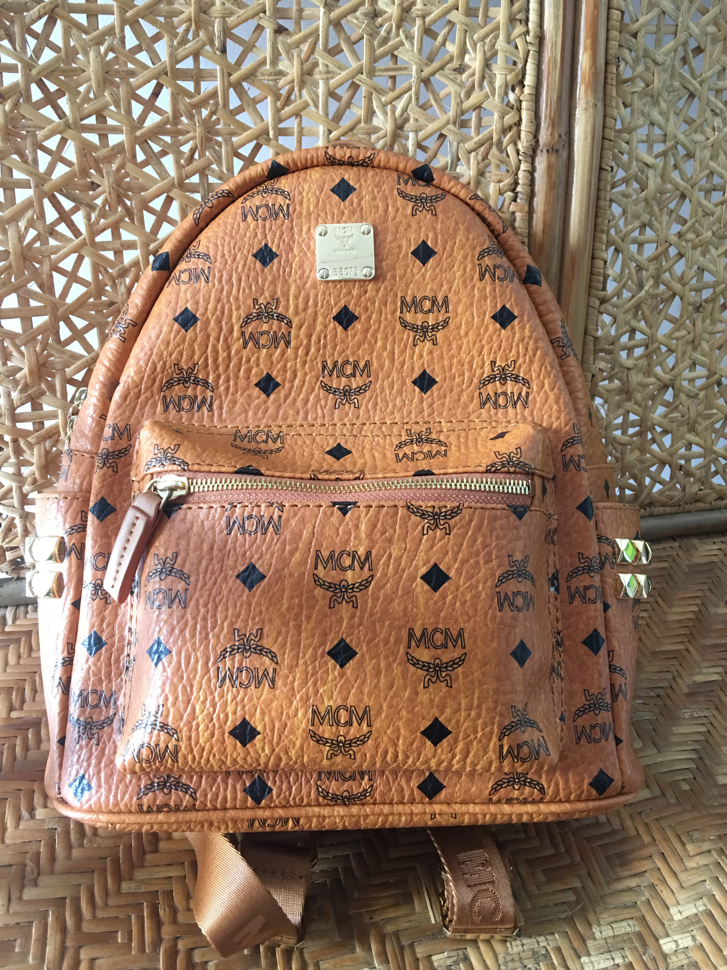 出98新mcm大号双肩包一个