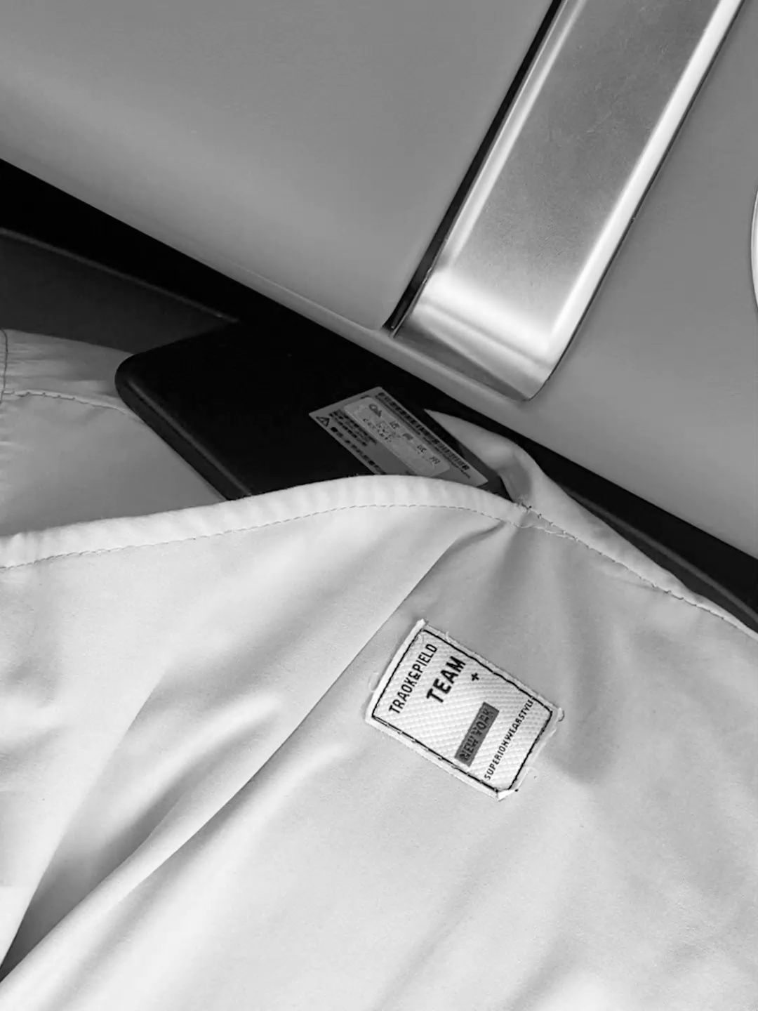 理想L系统车主狂喜。这个缝隙塞条太治愈了✨