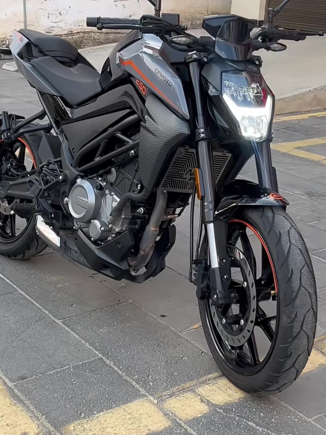 新款春风nk150cc电喷摩托车nk400双缸水冷重机车趴赛跑车摩托车