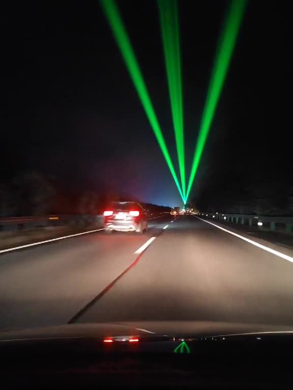 高速公路激光灯防疲劳驾驶警示灯防水镭射楼顶地标远射灯工厂直销