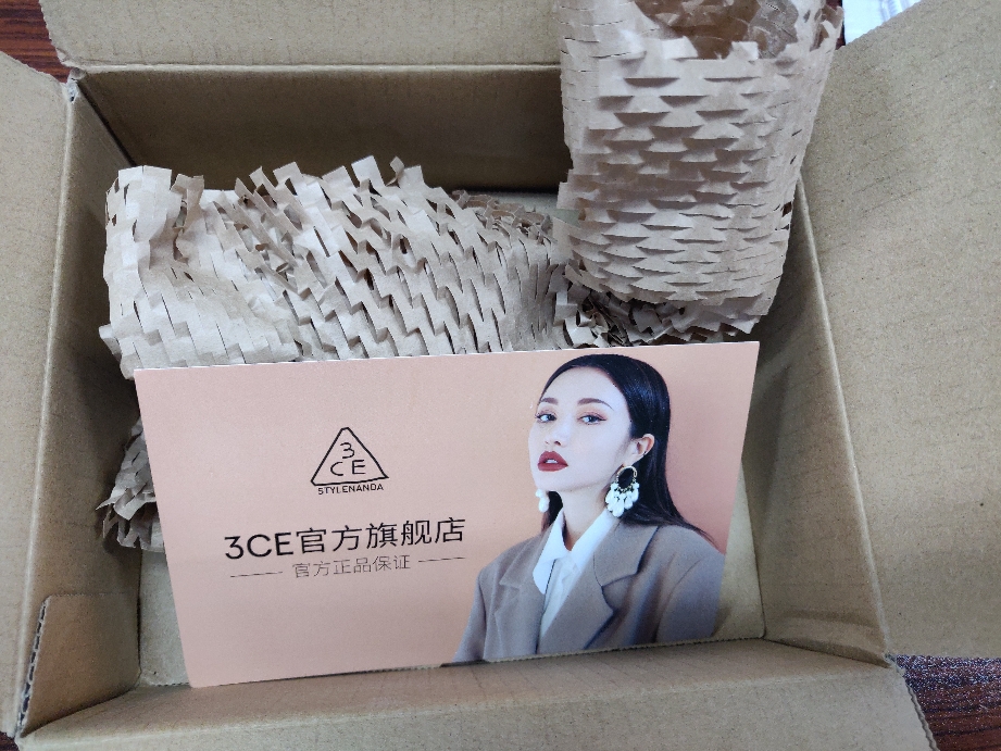 3CE韩国三色眼影-哑光南瓜色怎么样有用吗,母女俩使用一个月效果对比,第2张 3CE韩国三色眼影-哑光南瓜色怎么样有用吗,母女俩使用一个月效果对比,第2张